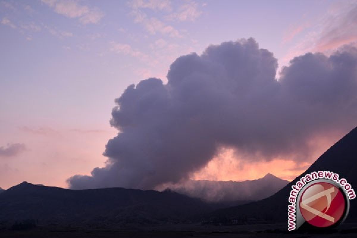 Erupsi Gunung Bromo Jadi Objek Wisata