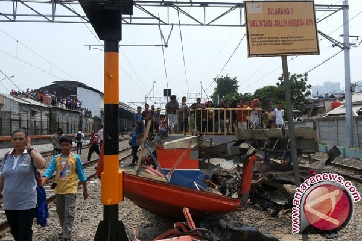 Korban Tabrakan Kereta-Metromini Tambah Jadi 17 Orang