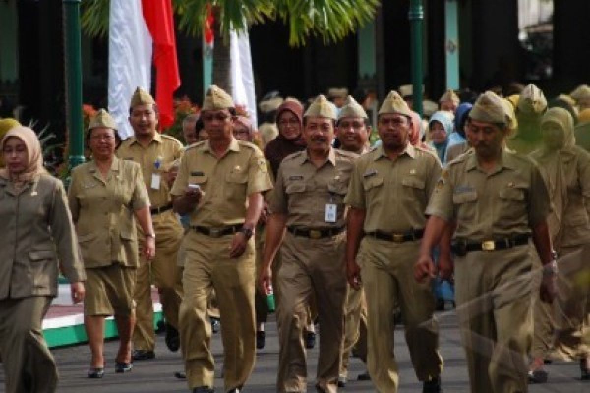 Pemkot Semarang Terima Penghargaan KIP Jateng Award