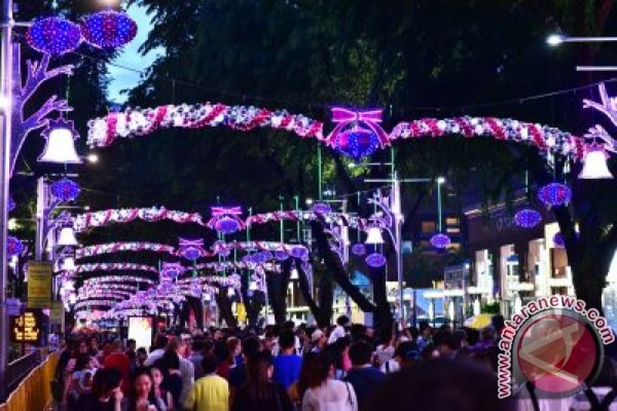 A Walk Under Christmas Lights at Pedestrian Night on Singapore's Iconic Orchard Road