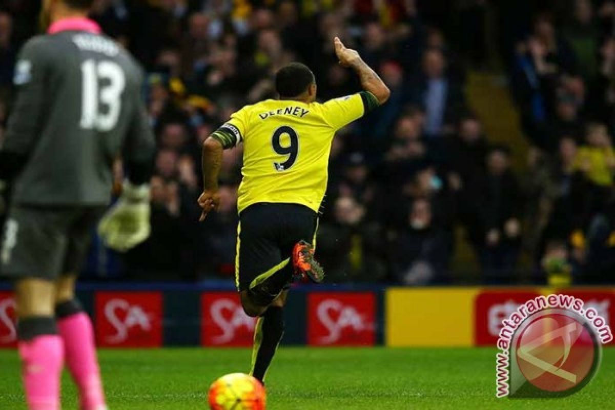 Troy Deeney selamatkan Watford dari kekalahan atas Crystal Palace