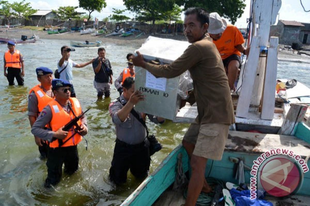 Distribusi logistik pemilu di Situbondo gunakan perahu dan kuda