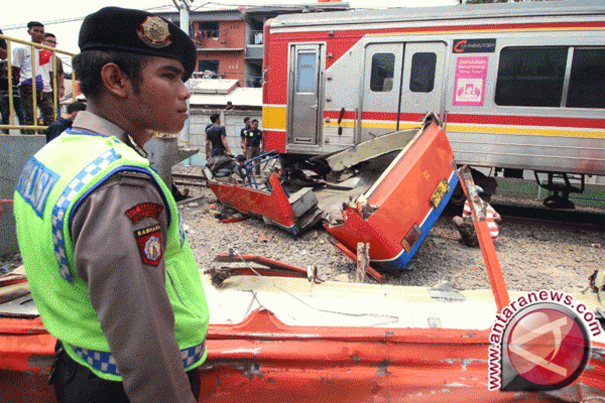 Ciri-ciri Korban Tabrakan KRL-Metromini Yang Belum Dikenali