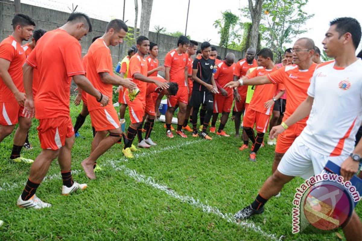 Persija kejar ketertinggalan usai rekrut pelatih baru