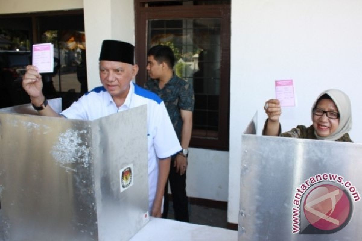  Gubernur Pantau Langsung Pilkada Serentak