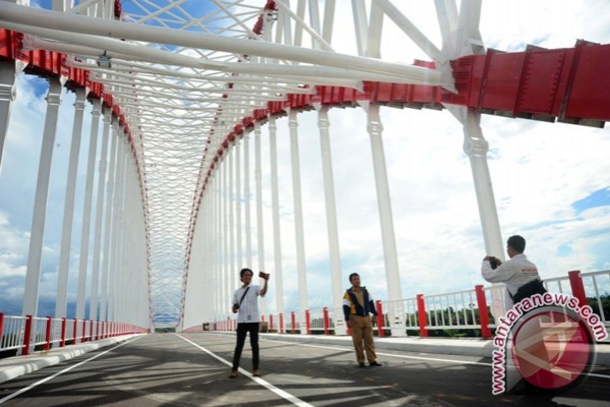 Jokowi Resmikan Jembatan Kedua Terpanjang Di Indonesia