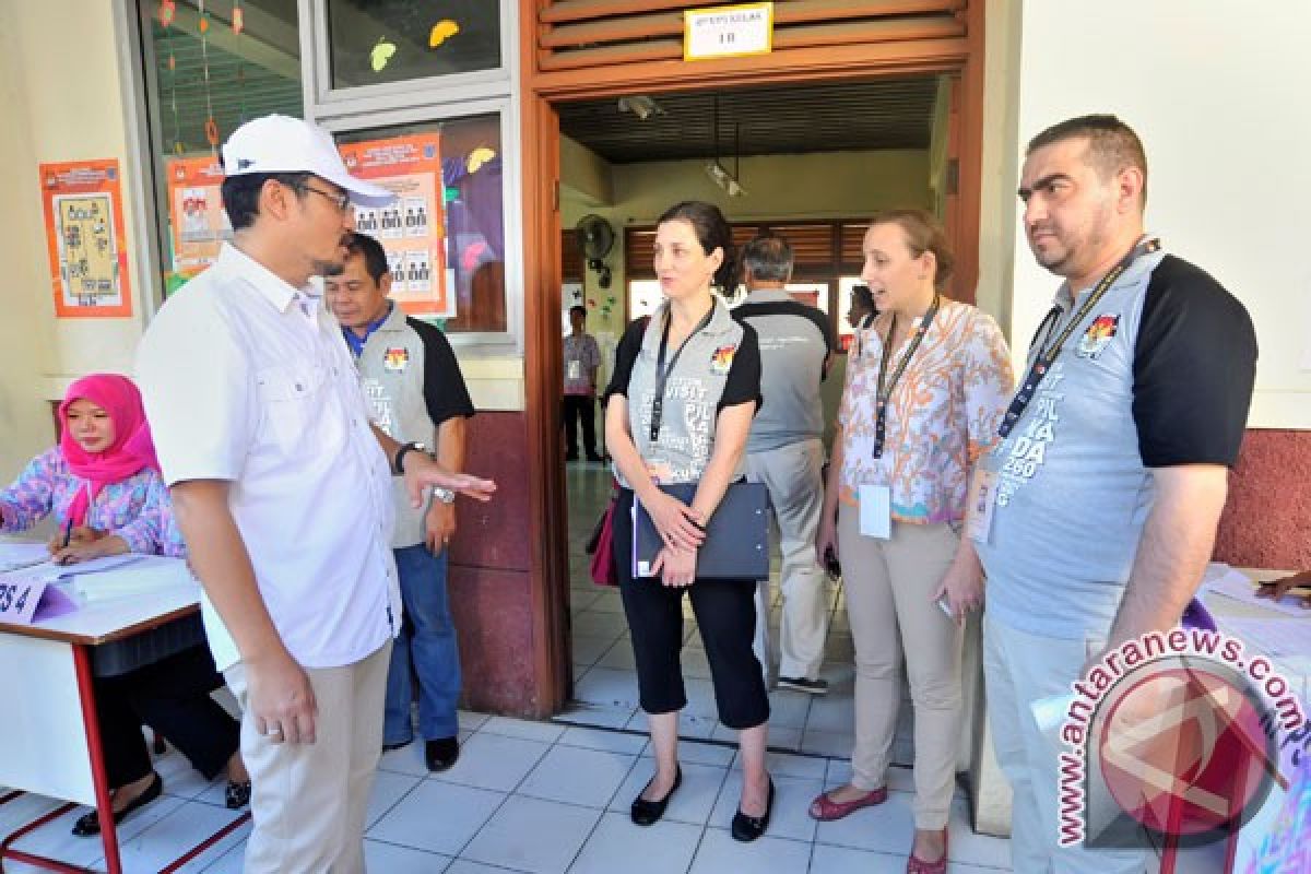 Foreign observers from 12 countries monitor local elections in Indonesia