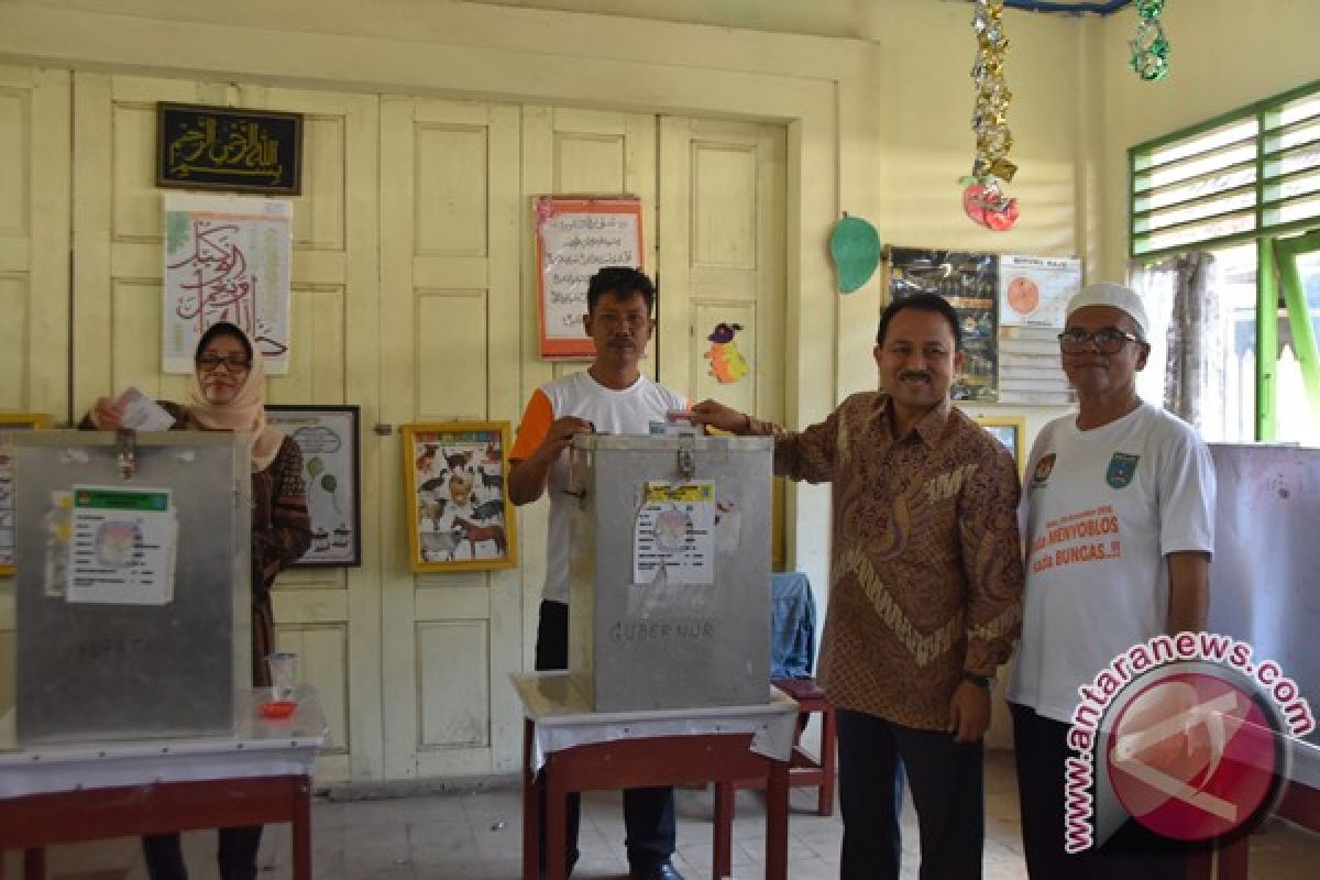Khairul Saleh Mencoblos Di Kelurahan Jawa