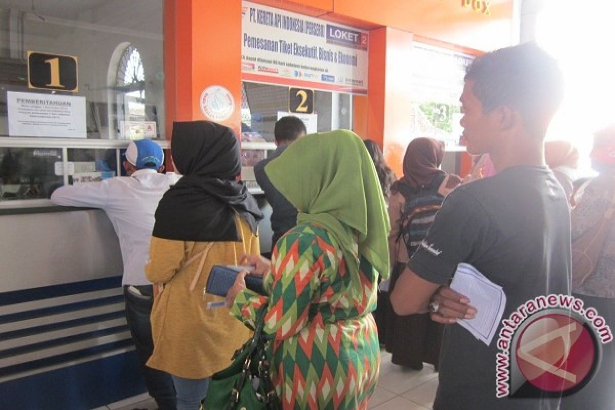 Tiket KA Liburan Natal di Madiun Ludes Terjual