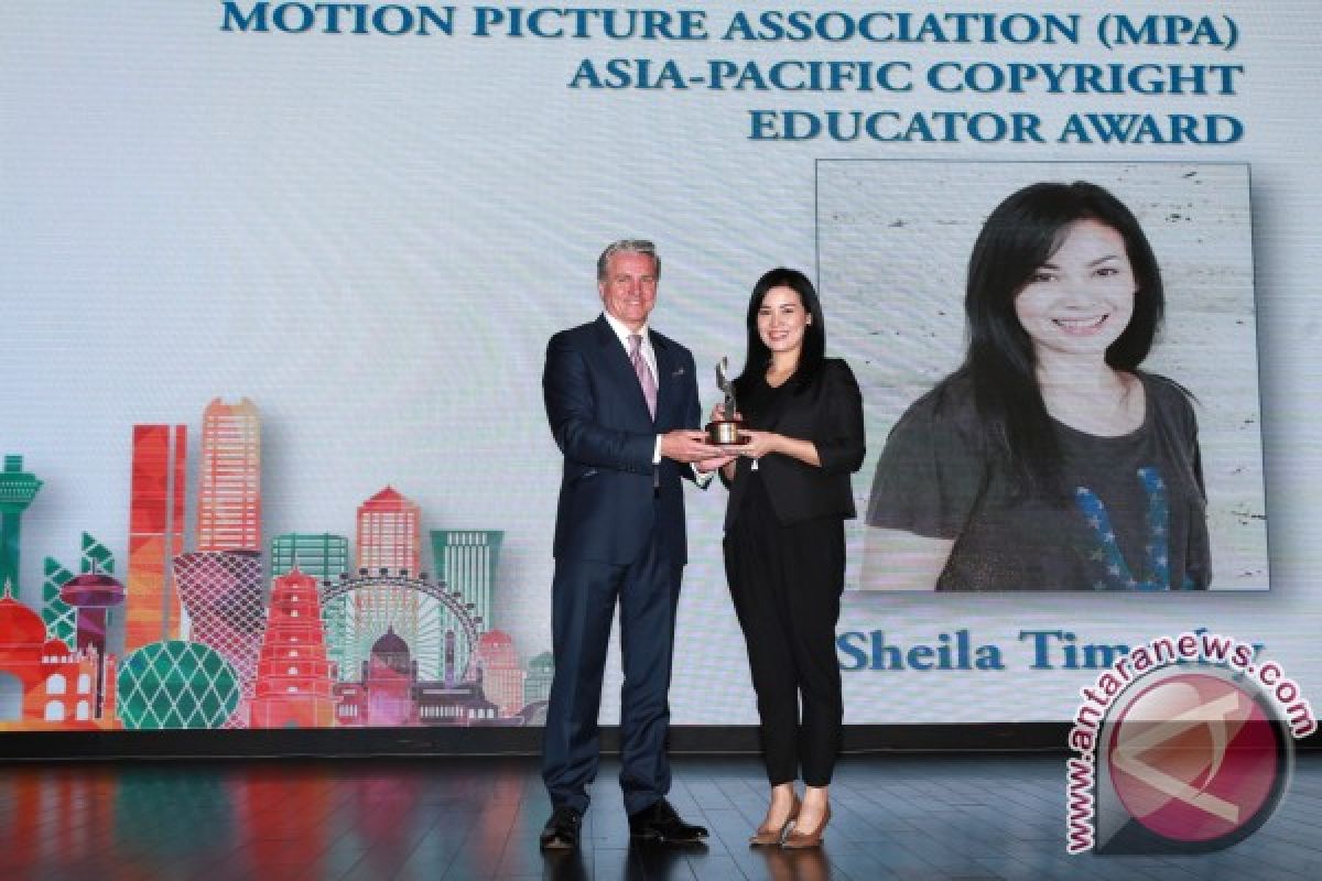 Sheila Timothy terima penghargaan Motion Picture Association Award 