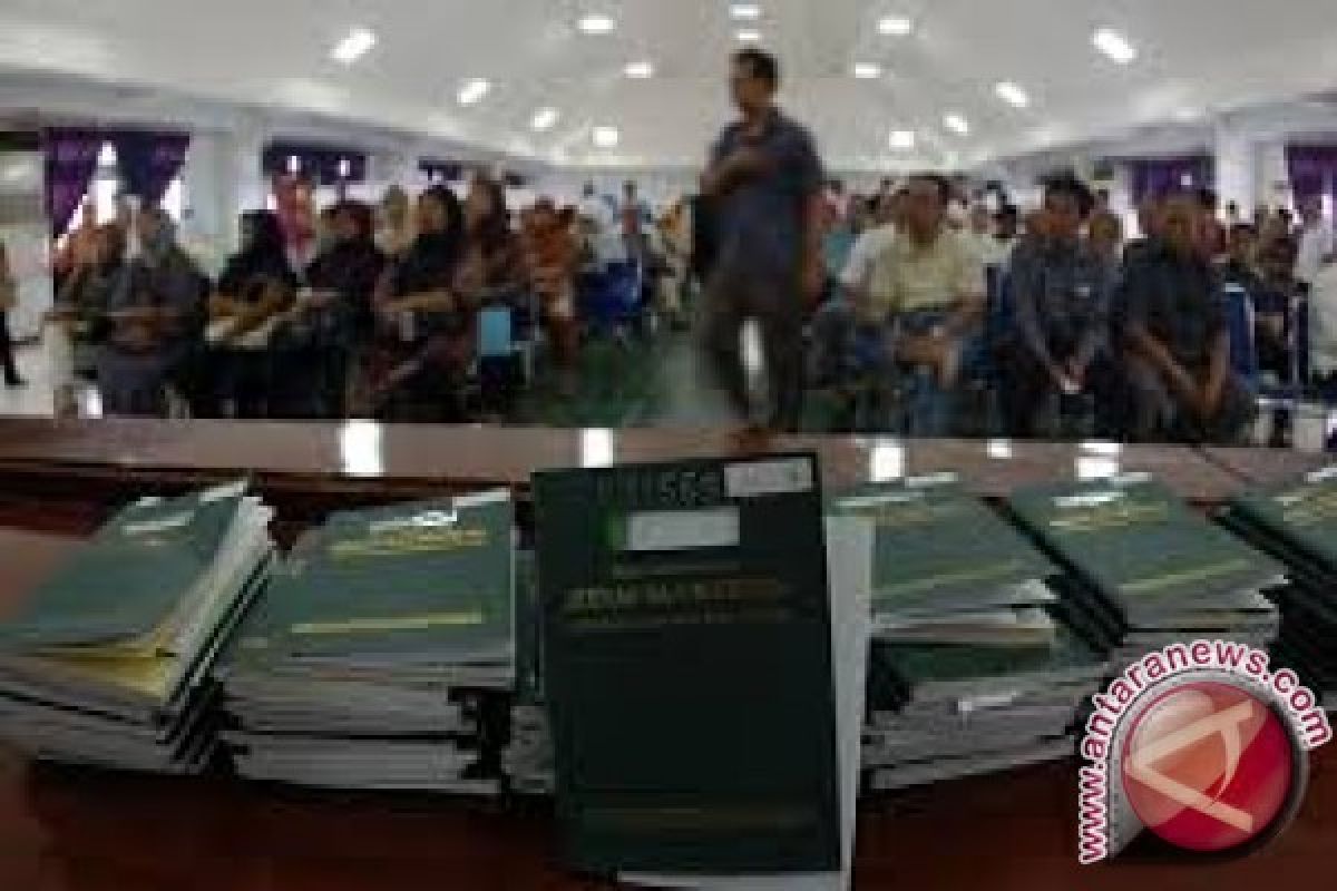 Hundreds Of Chinese Workers Apply For Work Permits In Palu 