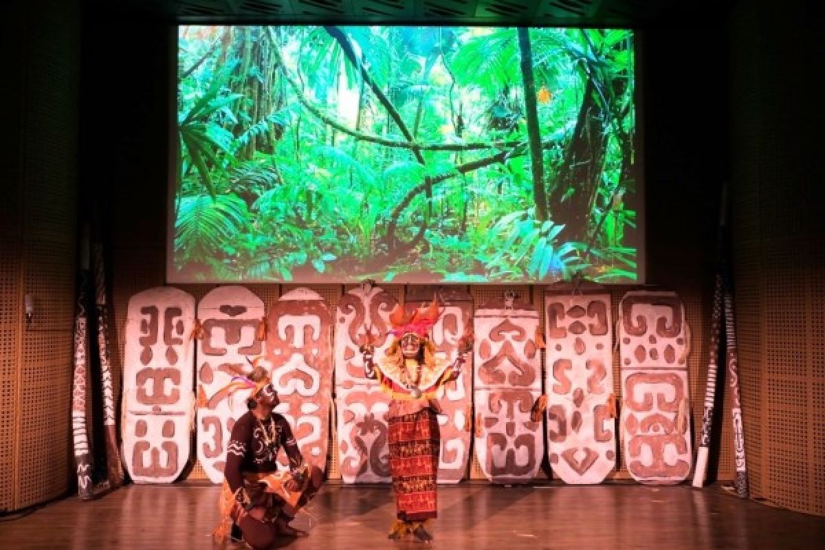 Teater Koma tampilkan "Cahaya dari Papua"