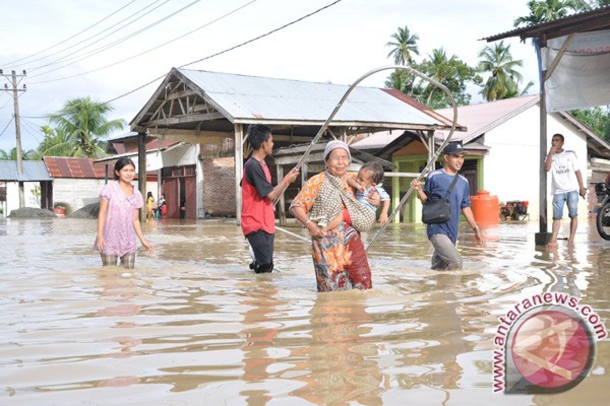 Tiga Kecamatan Aceh Barat Terisolir Akibat Banjir
