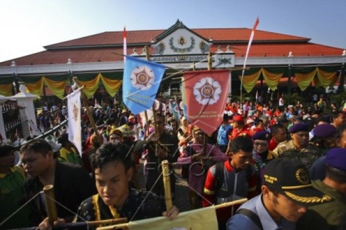 Ribuan alumni UGM lakukan "Niti Laku"