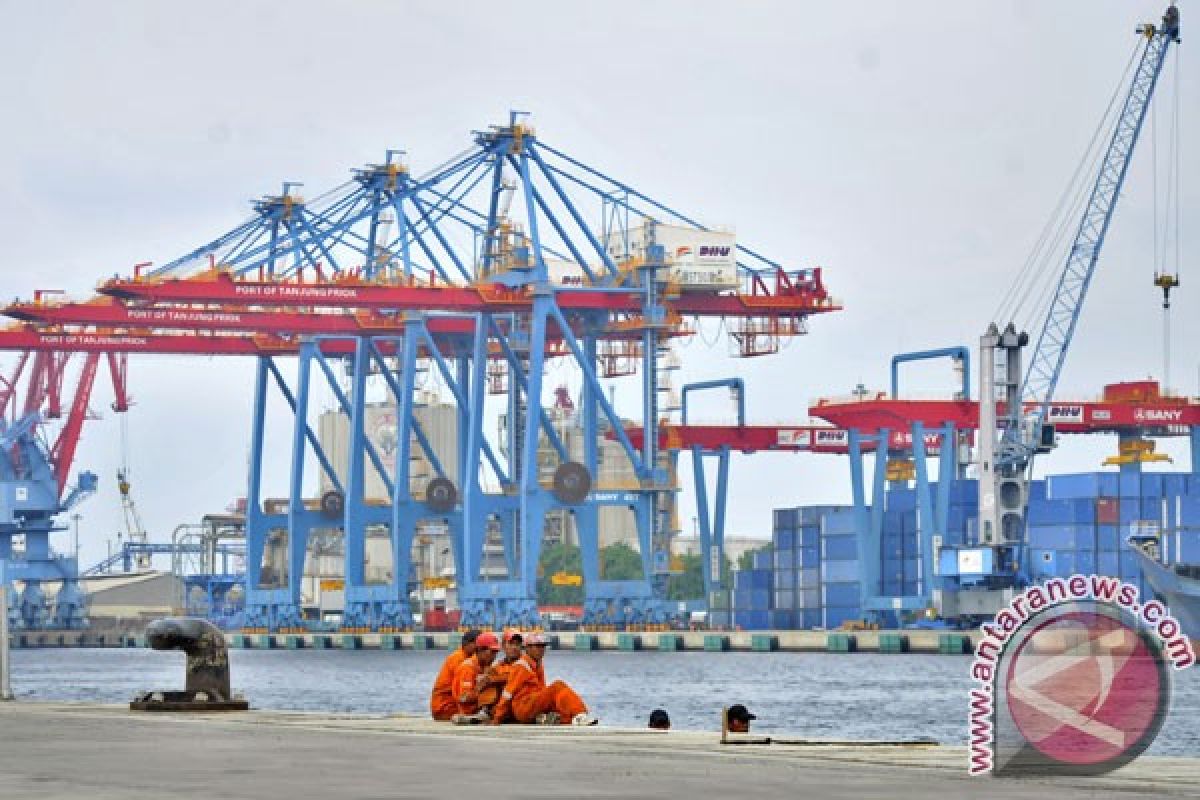 Indonesia govt cuts short containers`waiting time at ports