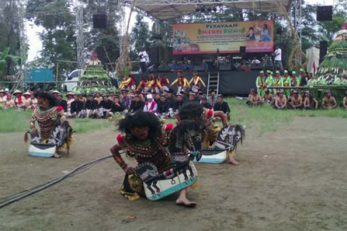 Tradisi Masyarakat Gunung Wujud Orisinal Kegotong-royongan