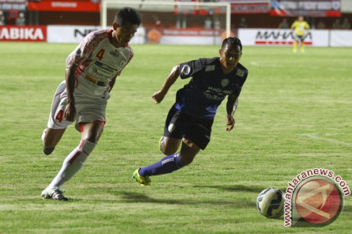 Arema Cronus kalahkan Surabaya United 3-1 