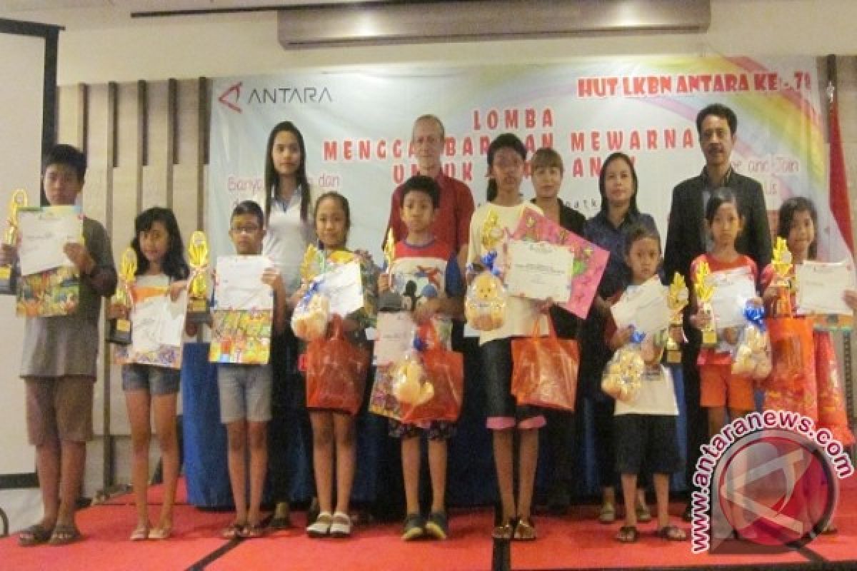 SDN 13 Denpasar Juarai Lomba Menggambar Antara