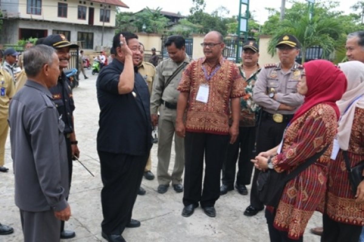 Bupati Yusran Aspar Pantau Pilkades Serentak