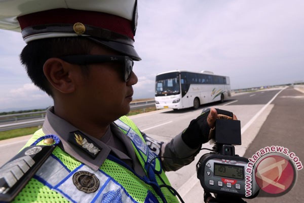 Polisi lacak pengendara motor nekat masuk tol