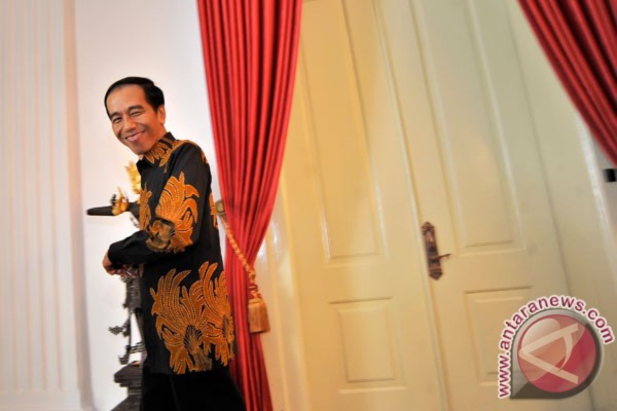 Jokowi ajak wartawan makan, tapi jangan tanya "reshuffle"