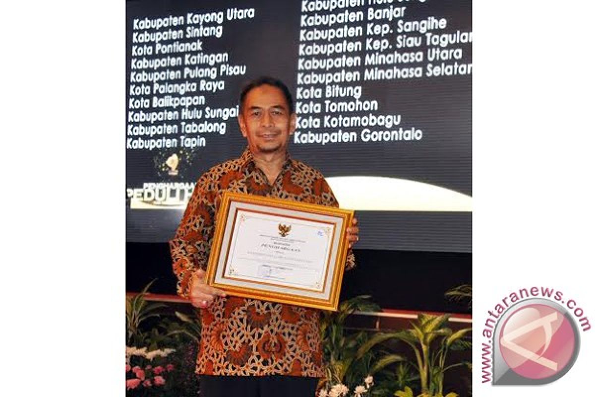 Kabupaten Banjar Terima Penghargaan HAM