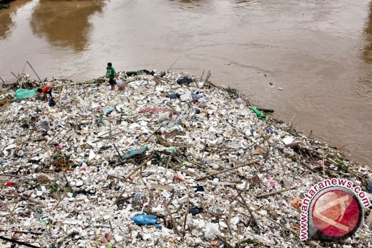 Enam sungai di NTB tercemar logam berat 