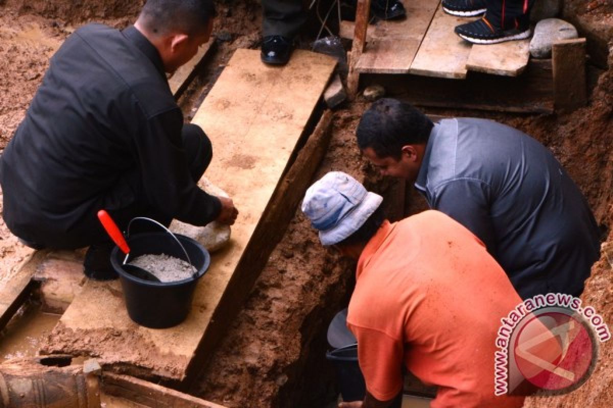 Walikota Padangsidimpuan Meletakan Batu Pertama Pembangunan Mesjid 