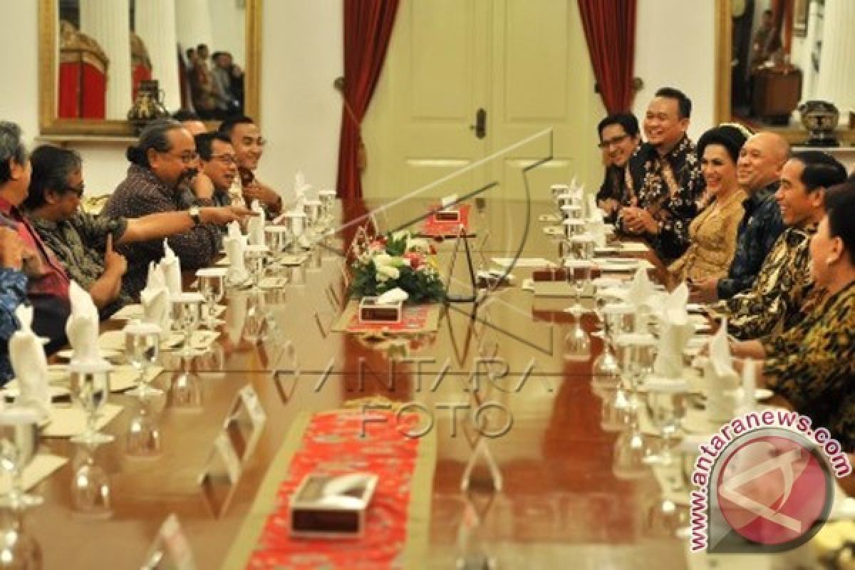 Presiden Jokowi Makan Bersama Pelawak