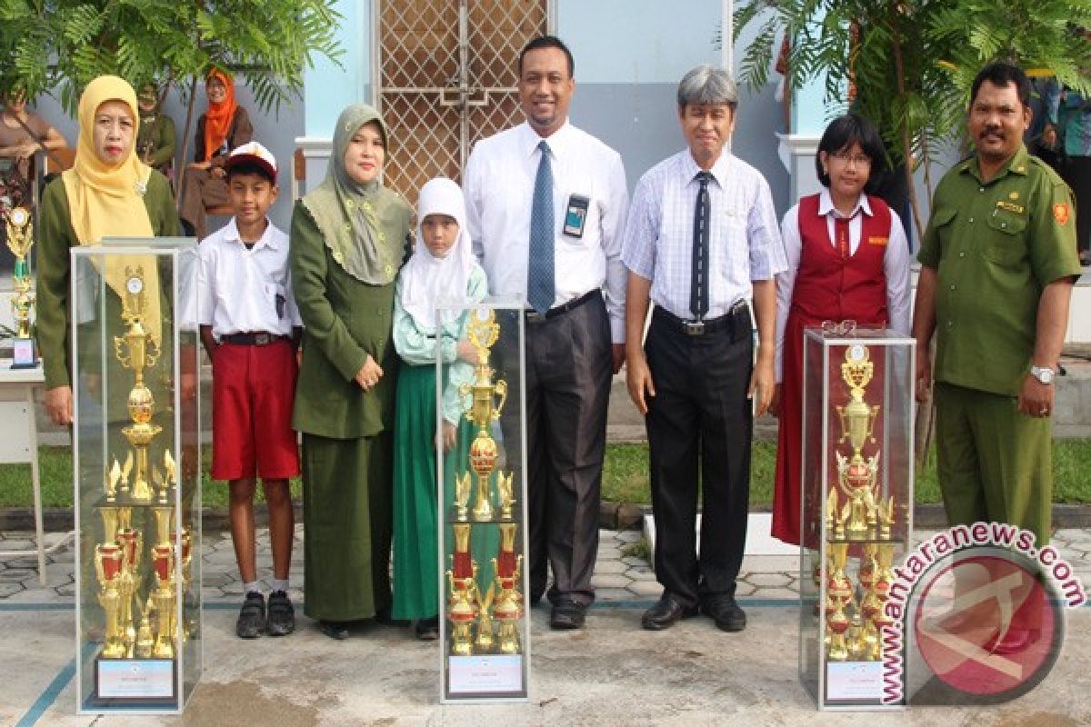 Siswi SMP Al-azhar Palu Juara Internasional Sains 