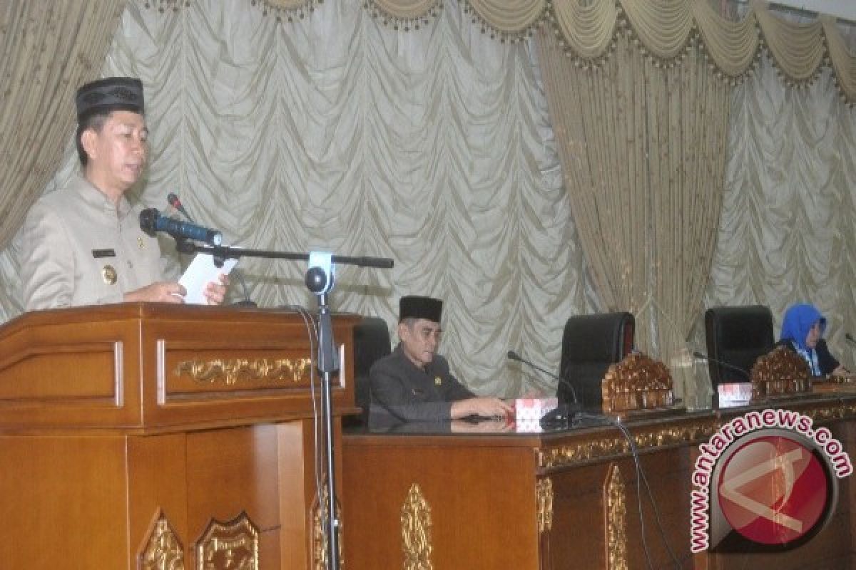 Bupati Nadalsyah Sampaikan Jawaban Pandangan Umum Fraksi 