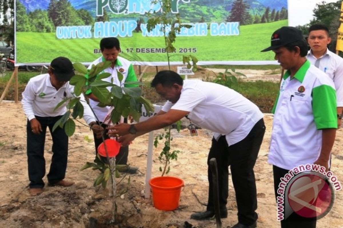 Pemkab Penajam Ajak Masyarakat Tanam Pohon