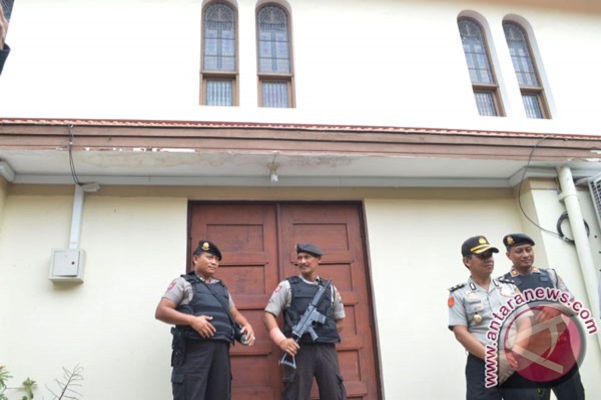 Polres Madiun Kota Sisir Gereja Jelang Natal