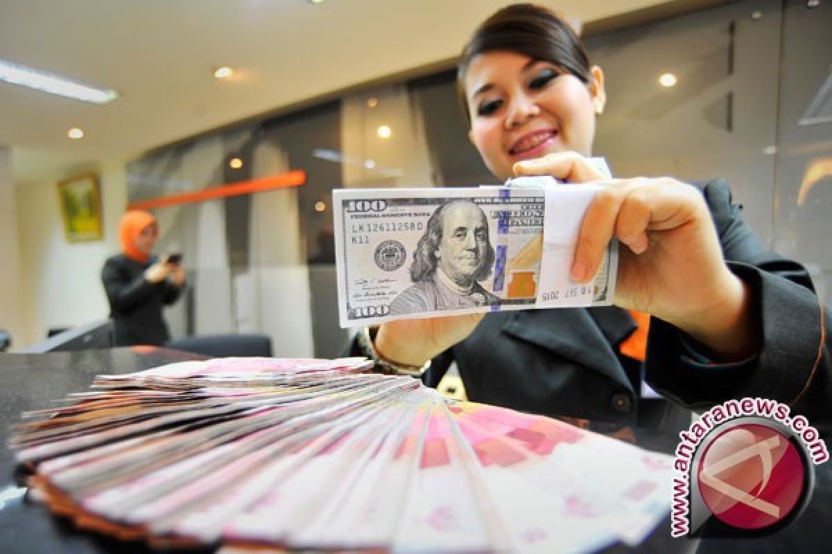 Rupiah menguat ke posisi Rp15.195