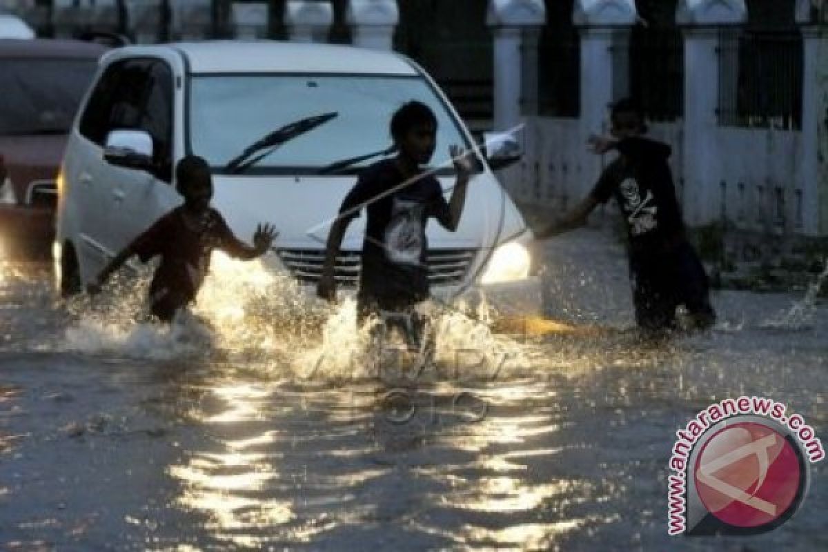 Banjir landa sebagian wilayah Makassar 