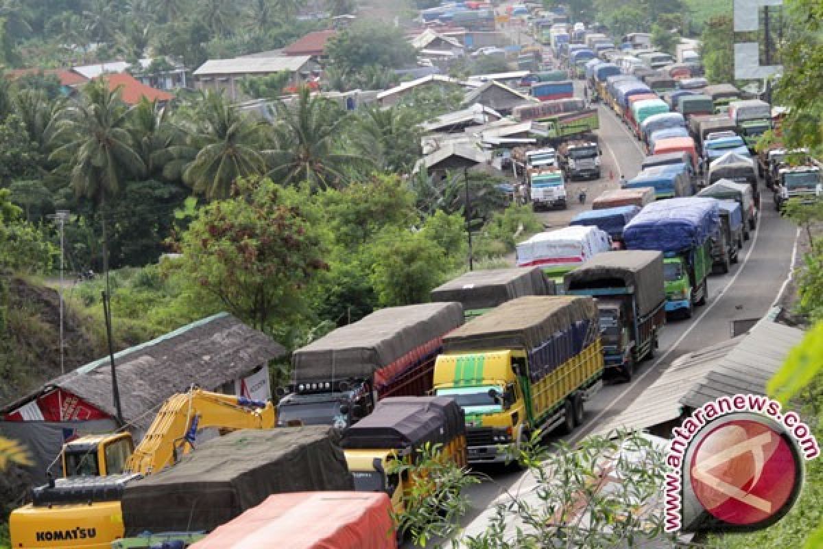 334 Truk Bertonase Berat Terjaring Razia Di Tol  Jakarta-Cikampek