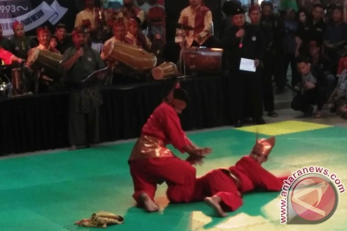 Persinas ASAD Perkenalkan Pencak Silat di Mal