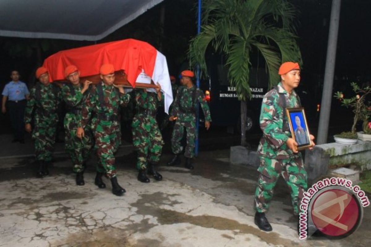 Jenazah Pilot Marda Dimakamkan di TMP Madiun