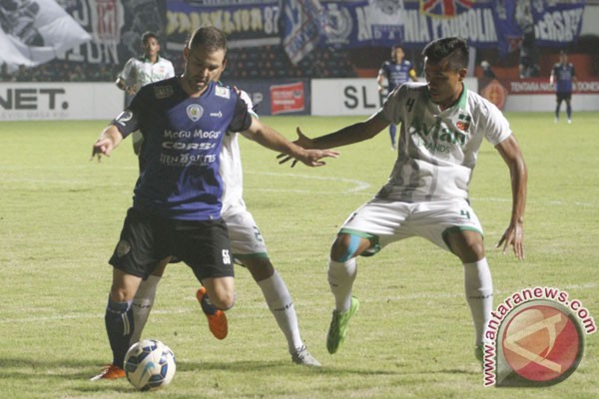 Arema Cronus bungkam Surabaya United 3-1