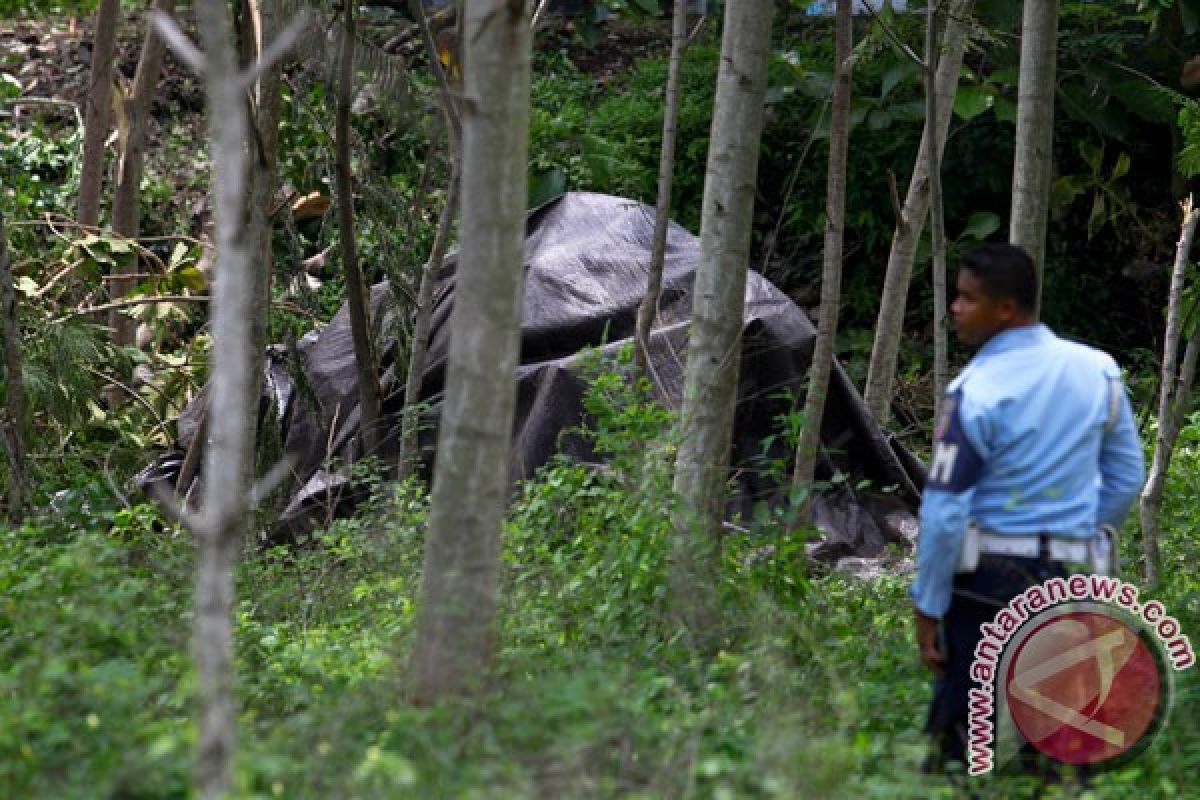 Pesawat TNI AU jatuh di Lanud Adisutjipto, dua tewas