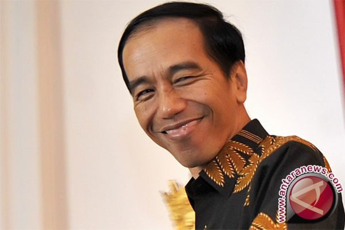 Biar gak nampak kurus, Jokowi perbesar baju