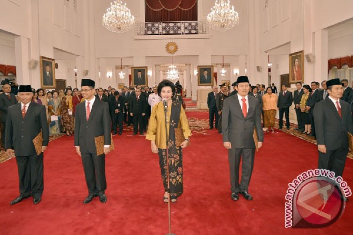 Pimpinan terpilih KPK berangkat ke Istana untuk dilantik