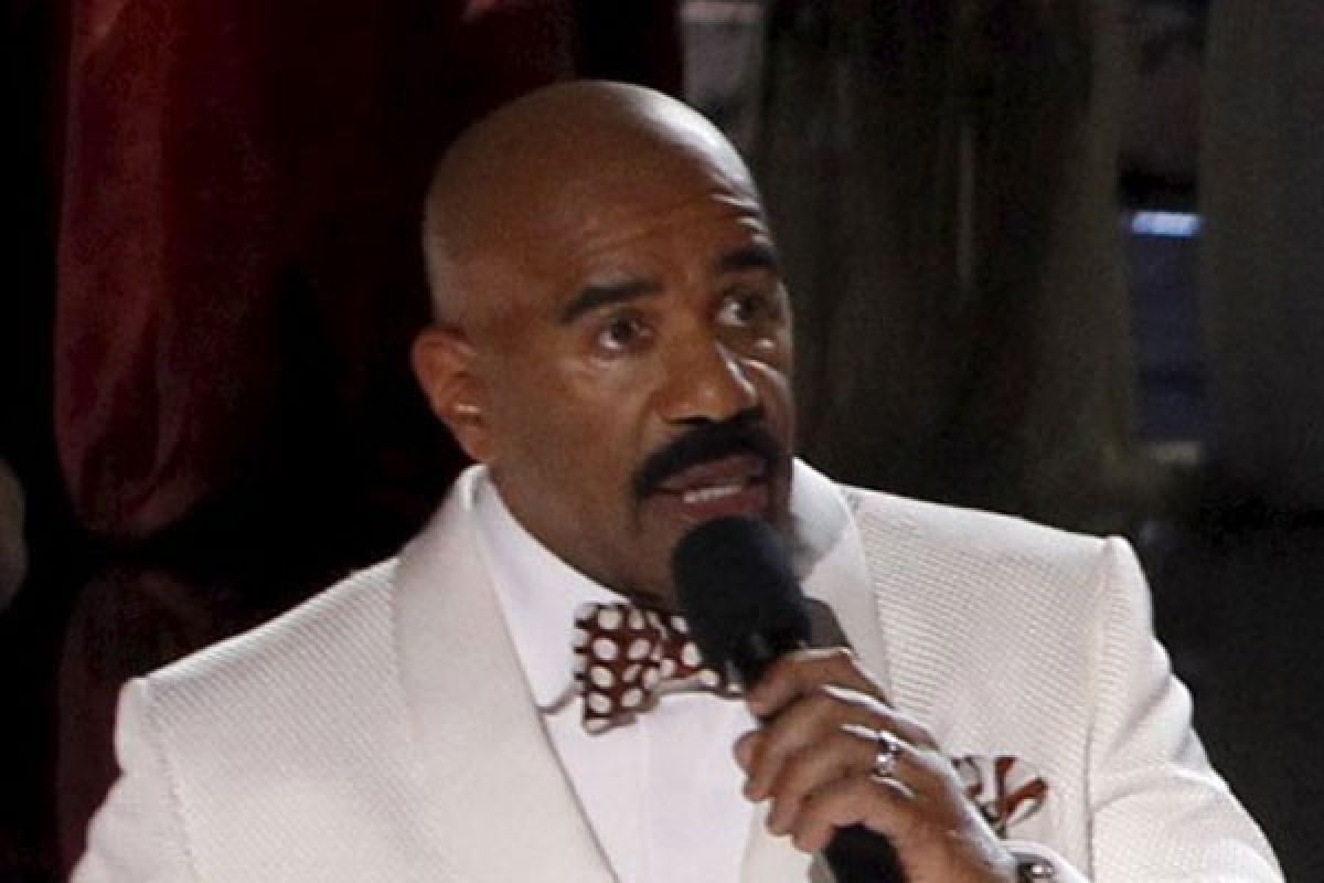 Steve Harvey membahas insiden Miss Universe tahun lalu