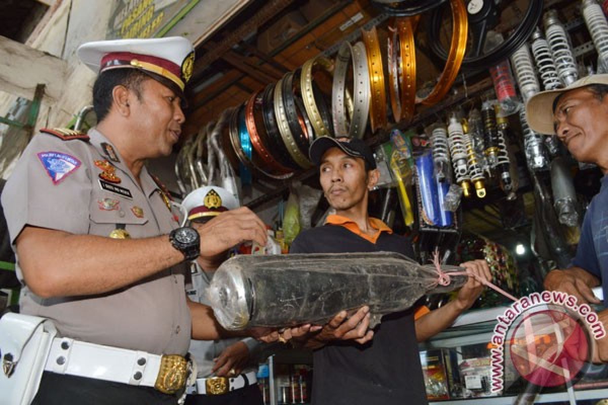 Polres Trenggalek razia belasan motor "knalpot brong"