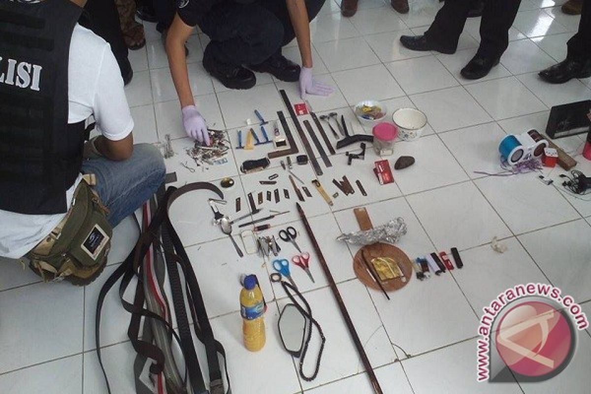 Polisi-TNI Temukan Alat Narkoba Di Lapas Singaraja