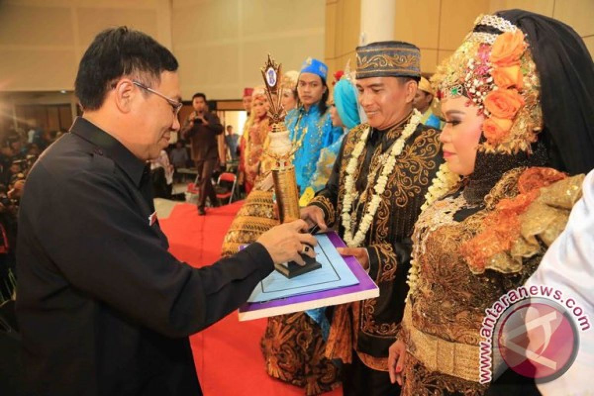 100 Pasangan Pengantin Surabaya Ikuti Lomba Rias 