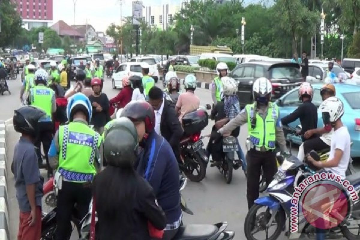 Polda Babel periksa kelengkapan surat kendaraan anggota