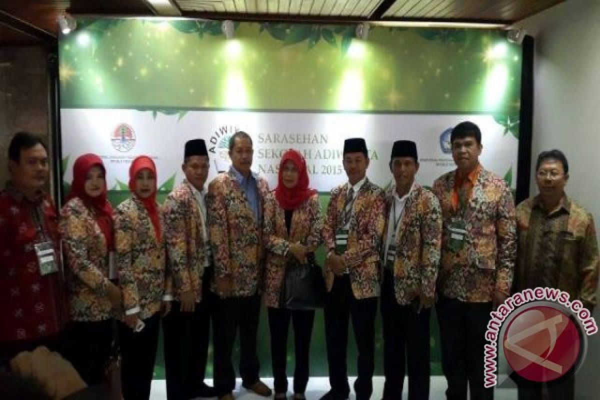 Lima Sekolah Terima Penghargaan Adiwiyata Nasional