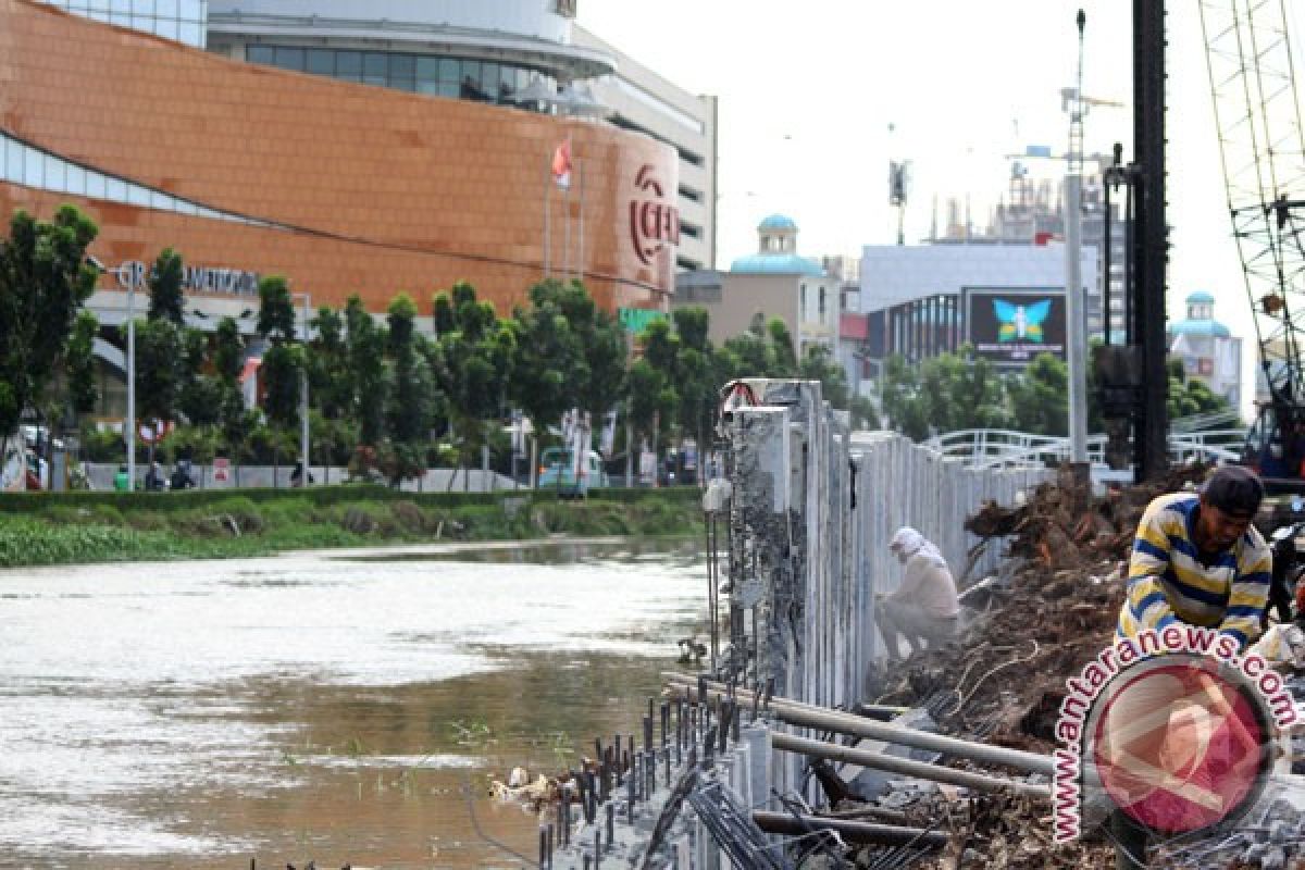 Pemkot Bekasi gelontorkan Rp12,3 miliar pemulihan tanggul sungai
