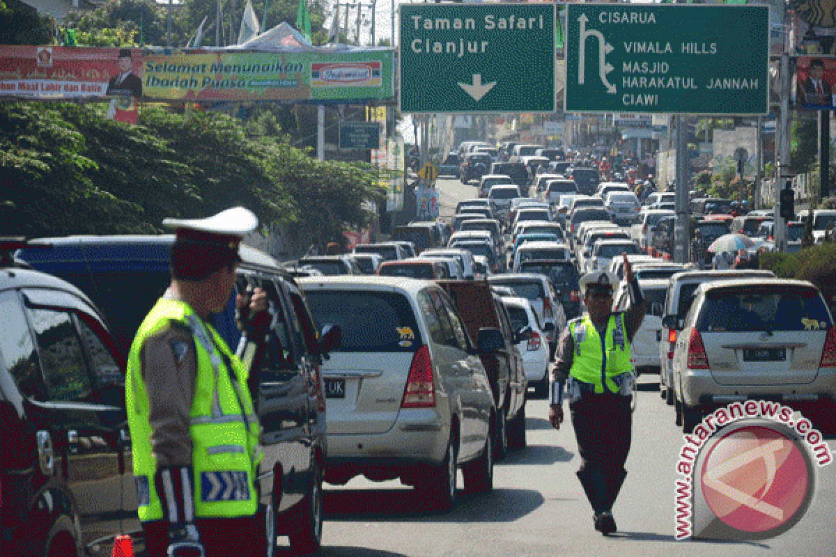 Siap-Siap stress, Antrean Kendaraan Menuju Puncak Capai 14 Km